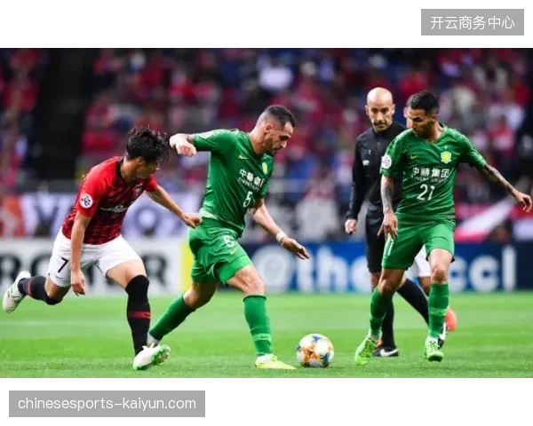 洪明甫坚持高控球率主导比赛节奏，李刚仁的回撤组织将成为对抗欧美强队高位逼抢的关键